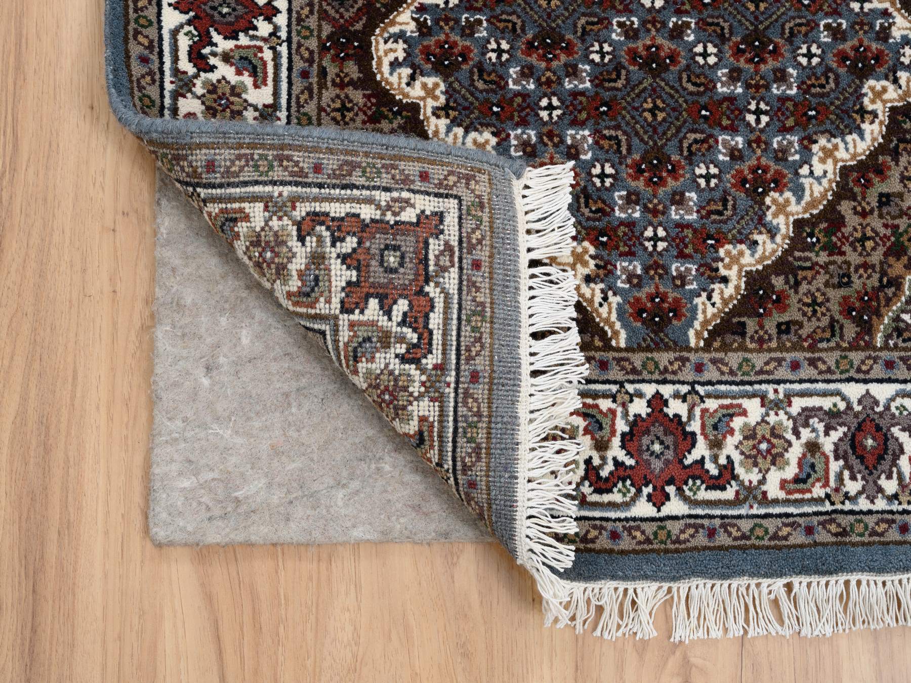 Traditional Rugs LUV576819